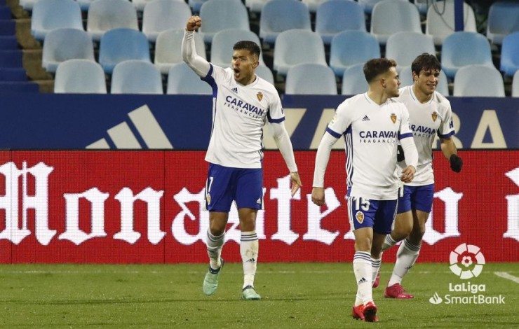 Nárvaez celebra un gol en La Romareda (Imagen: LaLiga).