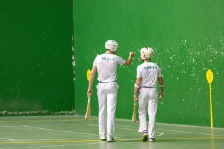 La pareja de pala corta de El Olivar, formada por Velilla y Royo, durante el partido.