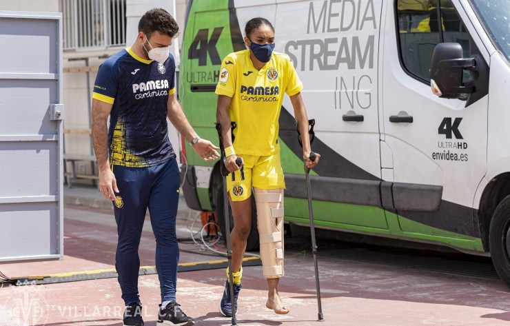 Salma Paralluelo se retiraba lesionada del partido el pasado sábado. Foto: Villarreal.