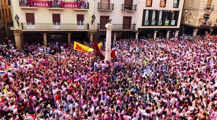 Plaza del Torico, en Teruel, durante la Vaquilla