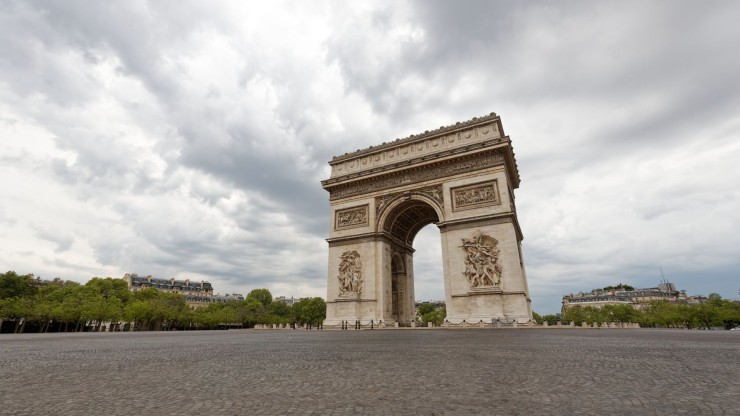 El Arco de Triunfo de París (Francia) vacío