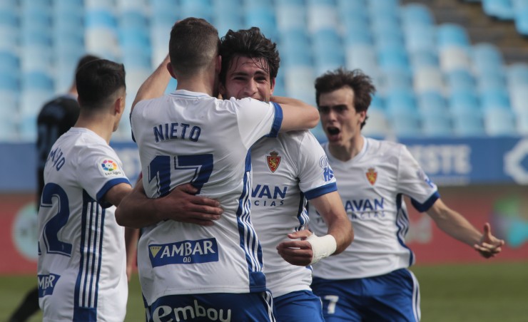 Azón celebra el gol ganador ante el Almería. Imagen: LaLiga.