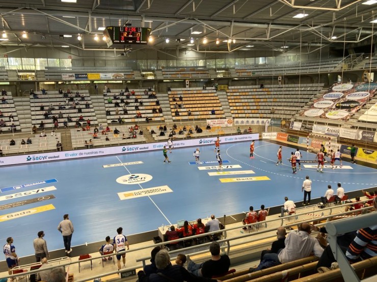 Una imagen del encuentro disputado este sábado en el Palacio de los Deportes de Huesca.