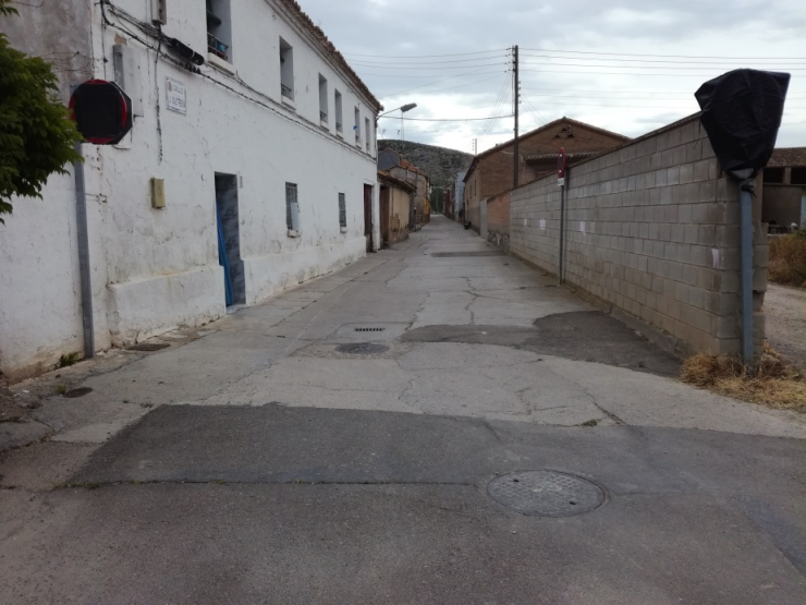 Las obras cambiarán la imagen de esta calle de Alfocea. (Foto: Ayuntamiento Zaragoza).