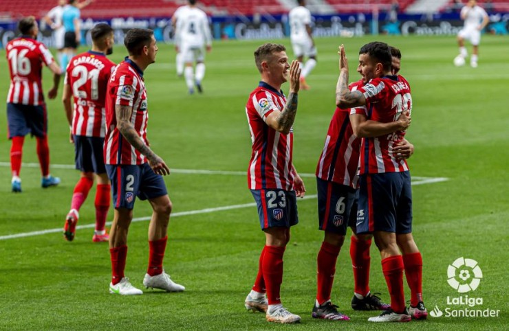 Los jugadores del Atlético de Madrid celebran el primer tanto del partido.