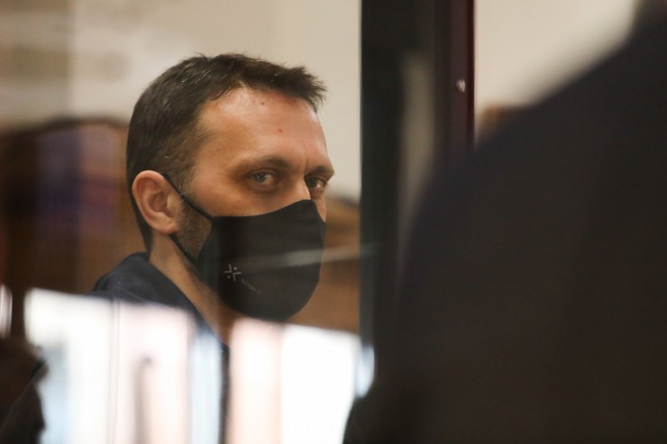 El acusado Norbert Feher, alias ‘Igor el Ruso', en el juicio dentro de una cabina de seguridad en la Audiencia Provincial de Teruel.