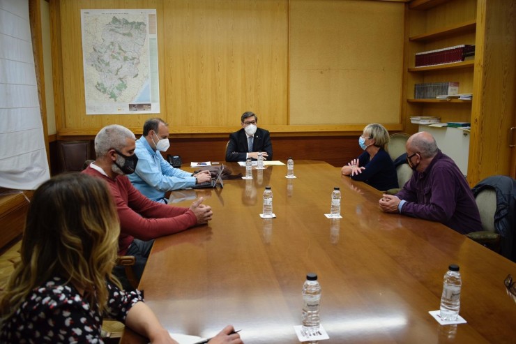Imagen de la reunión mantenida entre Arturo Aliaga y el comité de empresa de Ferroatlántica