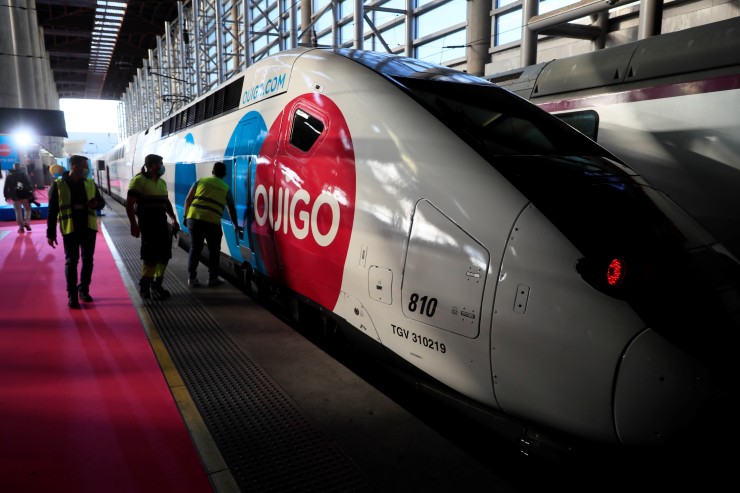 El tren OUIGO se caracteriza por sus vagones de dos pisos. (Foto EFE)