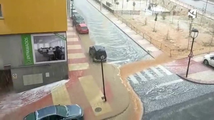 Imagen de una calle de Teruel, este verano durante una tormenta.