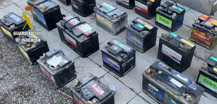 Algunas de las baterías recuperadas en la operación. Foto: (Guardia Civil)