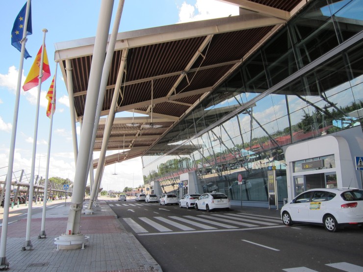 Exteriores del aeropuerto de Zaragoza.
