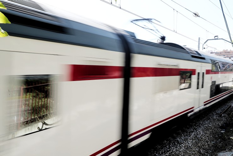 Mientras las líneas de tren están afectadas, Renfe ofrece un servicio alternativo por carretera a sus pasajeros. (Europa Press)