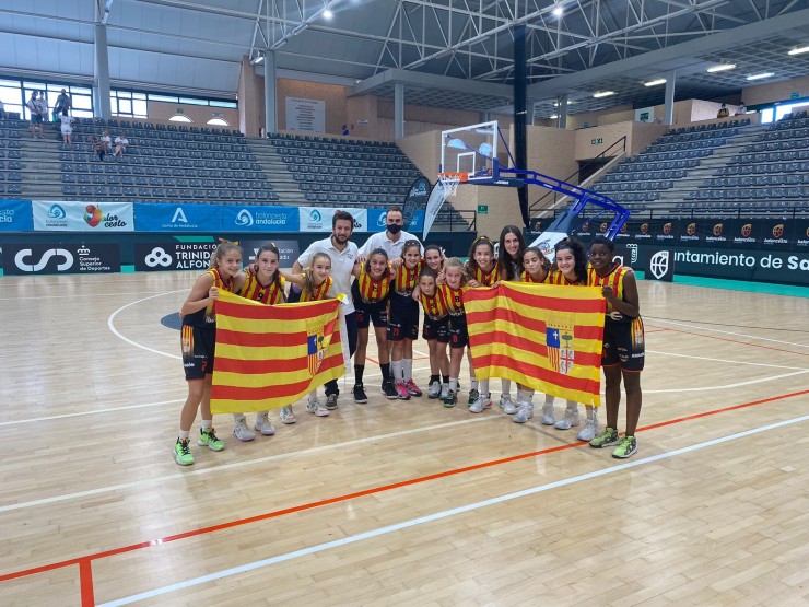 La selección aragonesa femenina ha completado un torneo para la historia en el Nacional de minibasket.