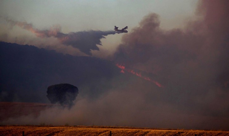 Labores de extinción del incendio en el Monte Yerga, en La Rioja (EFE).