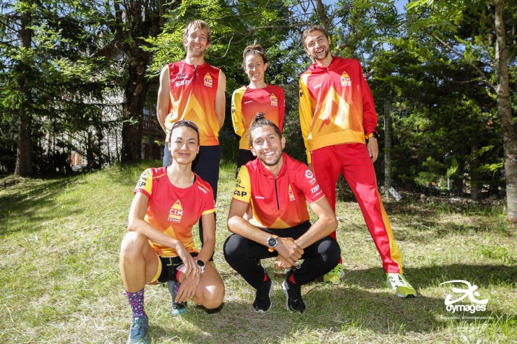 Daniel Osanz (a la derecha en la fila superior) junto al resto de integrantes de la selección española de Kilómetro Vertical.