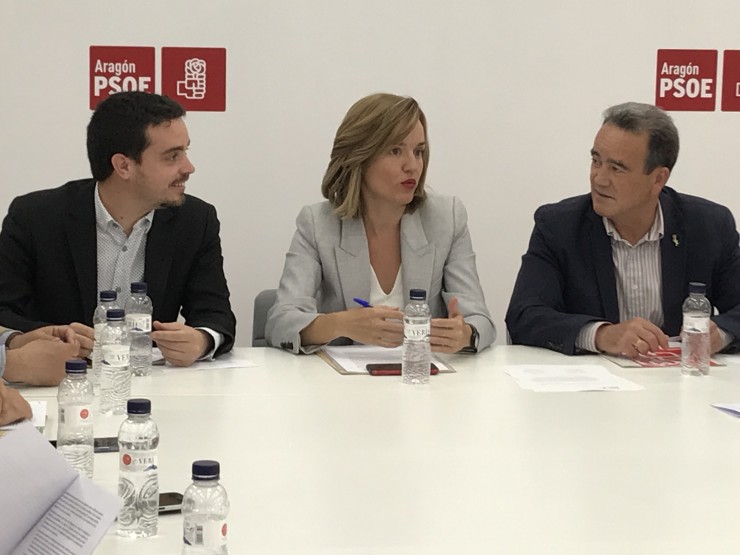 Pilar Alegría en una reunión del PSOE-Aragón.