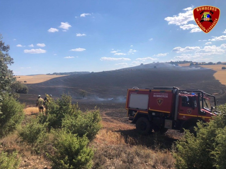 Un incendio calcina 60 hectáreas de campo de cereal en Sisamón (DPZ).
