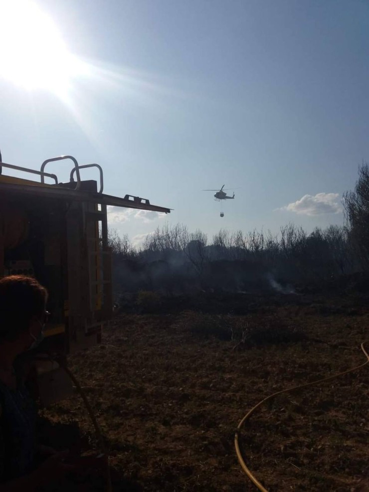 Un helicóptero trabajando en el incendio de Luesia (Zaragoza)