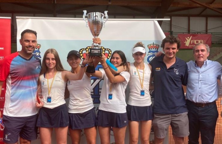 El equipo femenino del Real Zaragoza Club de Tenis ha finalizado en tercera posición.