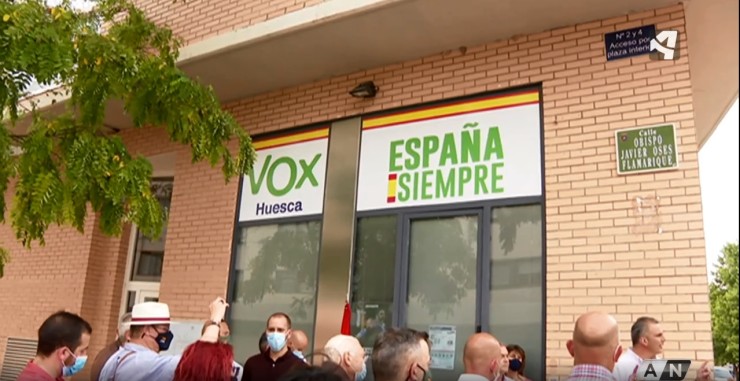 Fachada de la nueva sede de Vox, en Huesca.
