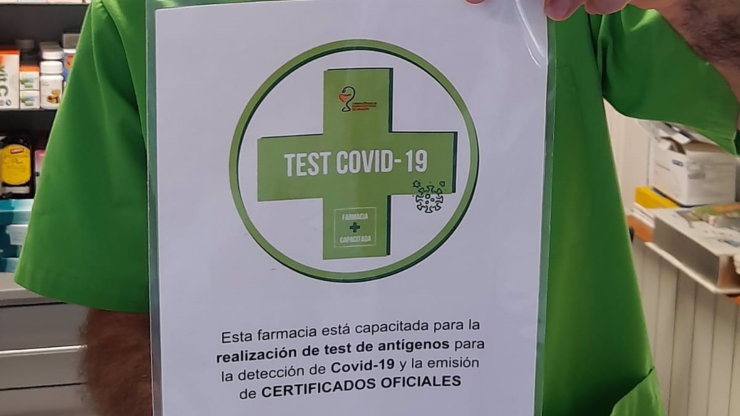 Cartel identificativo de las farmacias que pueden emitir el Certificado COVID europeo en Aragón.