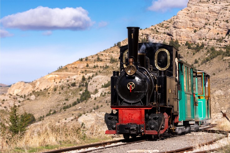Imagen del tren que recorre el parque. Fotografía: Parque Temático de la Minería y el Ferrocarril de Utrillas.