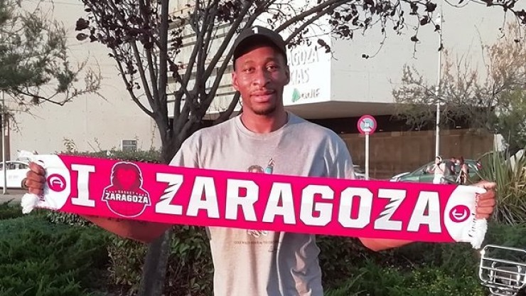 Stan Okoye a su llegada a Zaragoza. Foto: Twitter Casademont Zaragoza