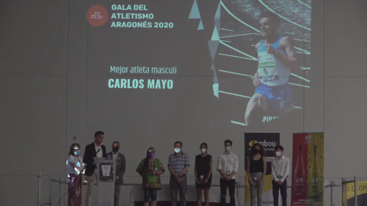 Carlos Mayo agradece el galardón al atleta del año 2020.