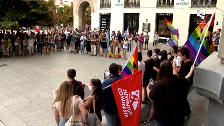 Concentración de este sábado en repulsa de las agresiones homófobas en Zaragoza.