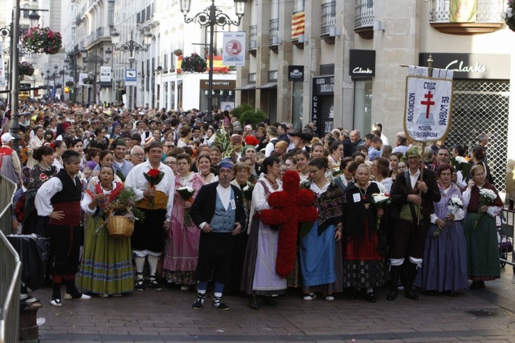 Grupo de oferentes en la calle Alfonso (EP).