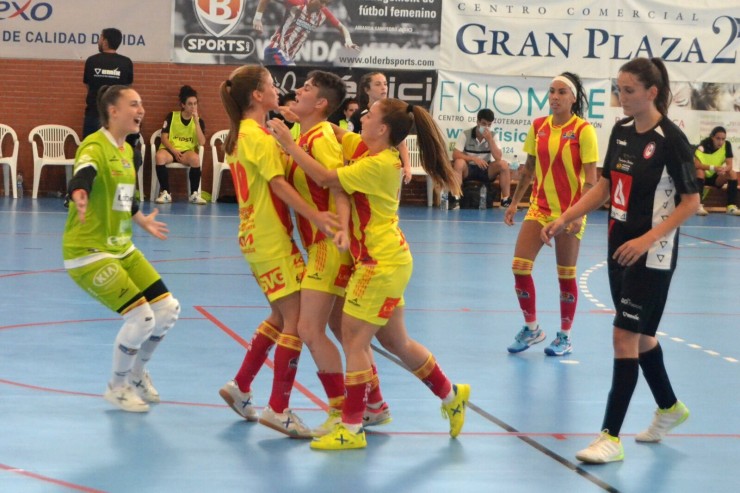 Las jugadoras de Sala Zaragoza celebran un gol.