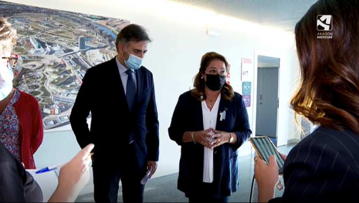 El Secretario de Estado de Migraciones, Jesús Javier Perea, y la delegada del Gobierno de Aragón, Rosa Serrano