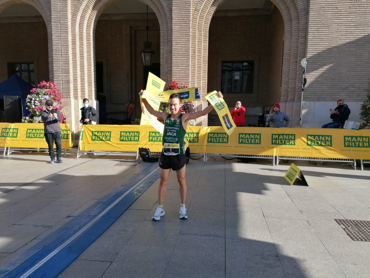 Alberto Puyuelo, exultante tras ganar el Maratón. Foto: Olga Torres.