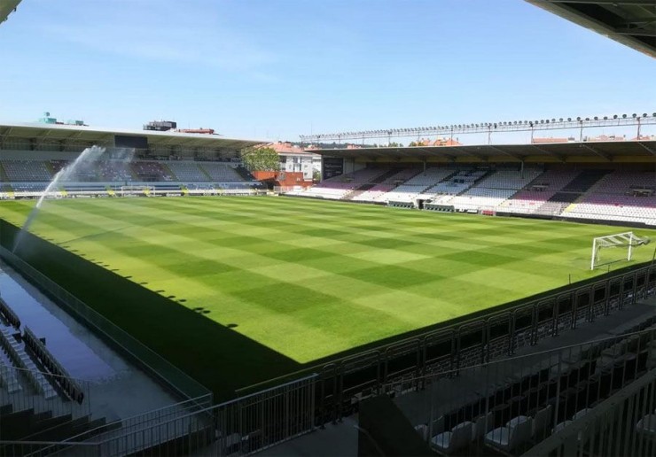 La SD Huesca busca tres puntos importantes en El Plantío este domingo.