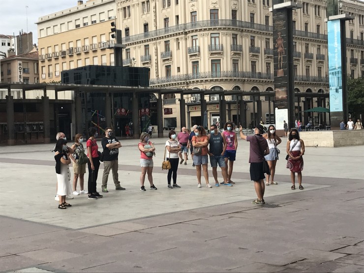 Turistas en la plaza del Pilar de Zaragoza (EP).