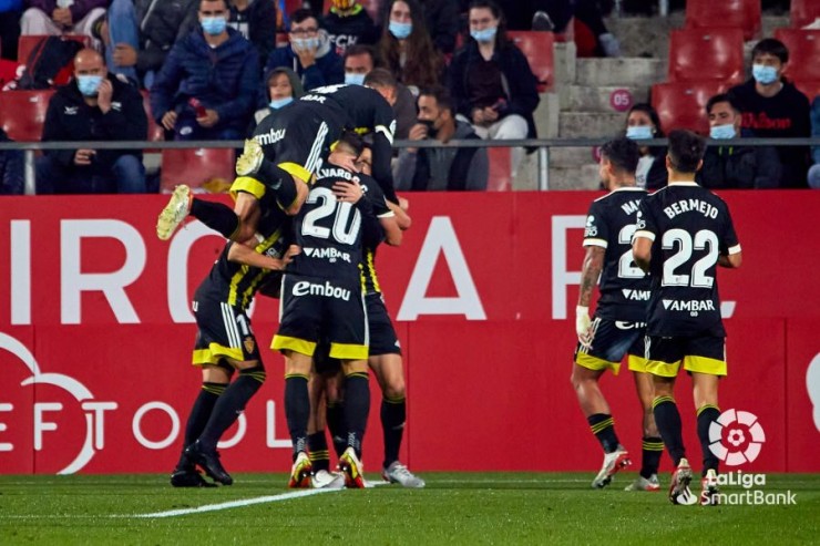 Los jugadores del Real Zaragoza celebran el gol de Vada en Montilivi. Foto: LaLiga