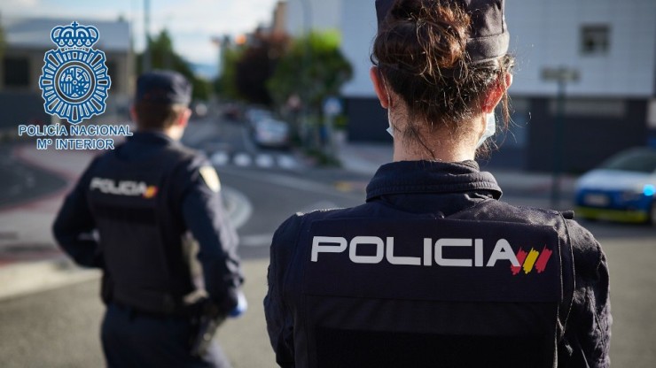 Agentes de Policía Nacional (EP).