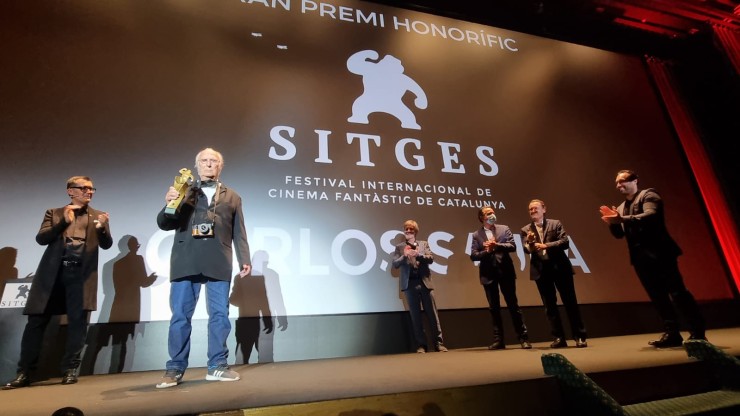 Carlos Saura recibe el Premio Honorífico del Festival de Sitges acompañado por los artífices de 'Goya 3 de mayo'.