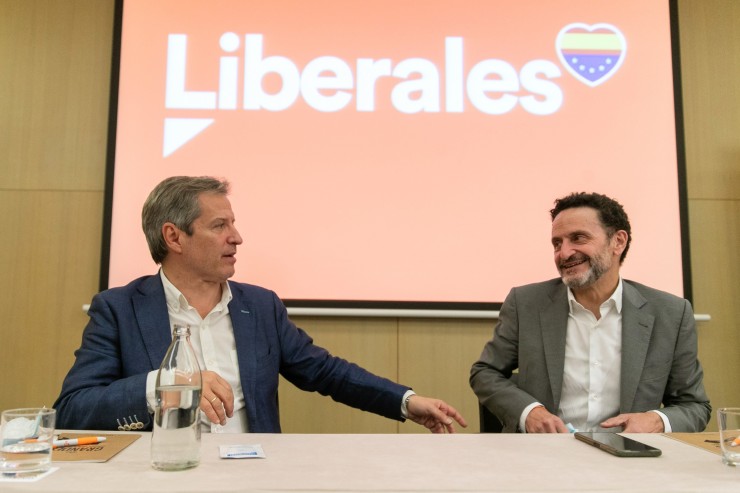 Daniel Pérez Calvo y Edmundo Bal, este martes en la reunión mantenida en Zaragoza. (EFE)