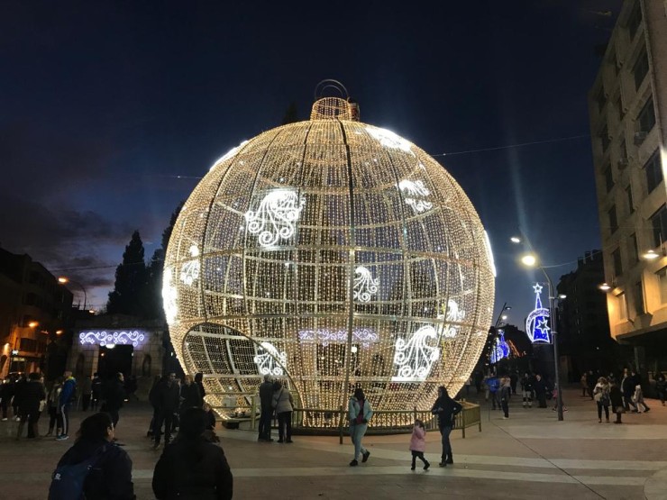 Así será la bola gigante que se instalará en la plaza del Pilar. (Foto: Ayuntamiento de Zaragoza).