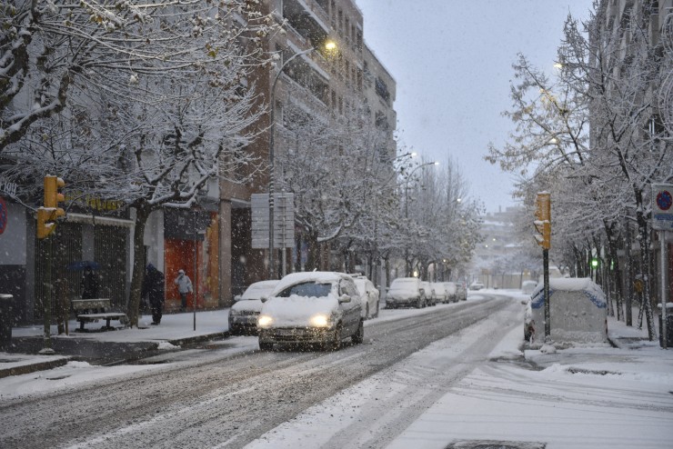 Calles cubiertas de nieve tras el paso de la borrasca Filomena en Huesca (EP).