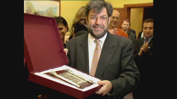 José Juan Chicón recibiendo el premio de la Asociación de la Prensa de Aragón 1998.