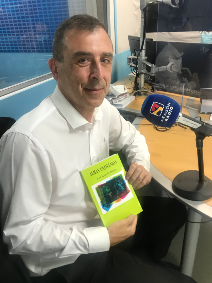 Entrevista a José R. Ortín en Aragón Radio junto a su novela "Almas enjauladas"
