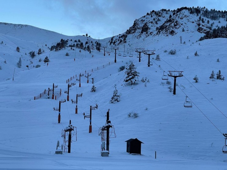 Las estaciones aragonesas ya están preparadas para el comienzo de la temporada de esquí. / Marcos Liminiana