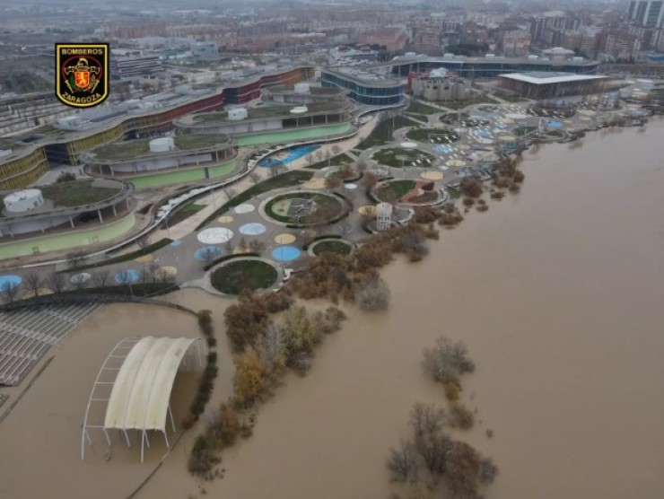 La zona Expo durante la riada, en una imagen captada por la Unidad de Drones de los Bomberos de Zaragoza.