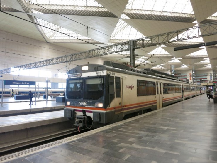 Tren en la Estación Delicias de Zaragoza.