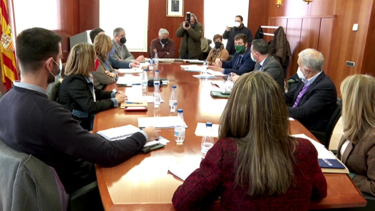 Reunión de la consejera Mayte Pérez con los empresarios de la provincia de Teruel.