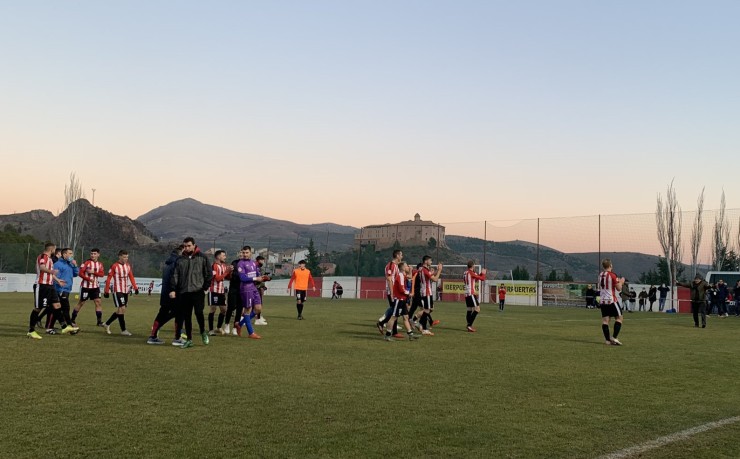 Los jugadores del Illueca celebran su victoria sobre el Deportivo Aragón.