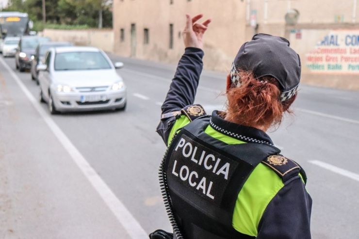 Imagen de archivo de una agente de la Policía Local de Zaragoza.