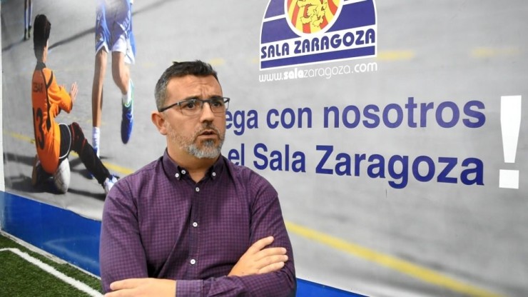 Yago Loureiro durante una comparecencia con el Sala Zaragoza